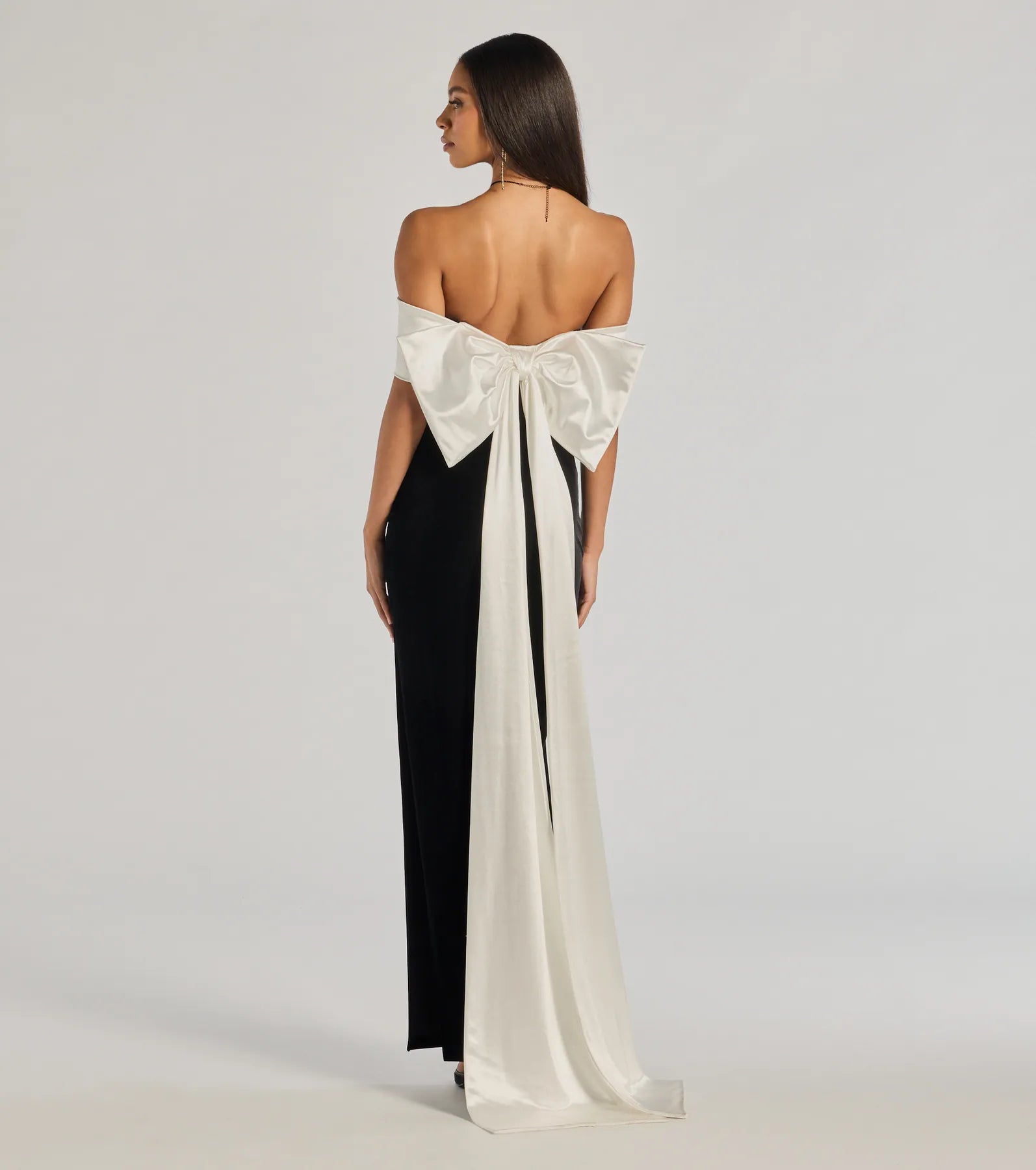 Verona Off-The-Shoulder Bow Back Velvet Formal Dress - Image 2