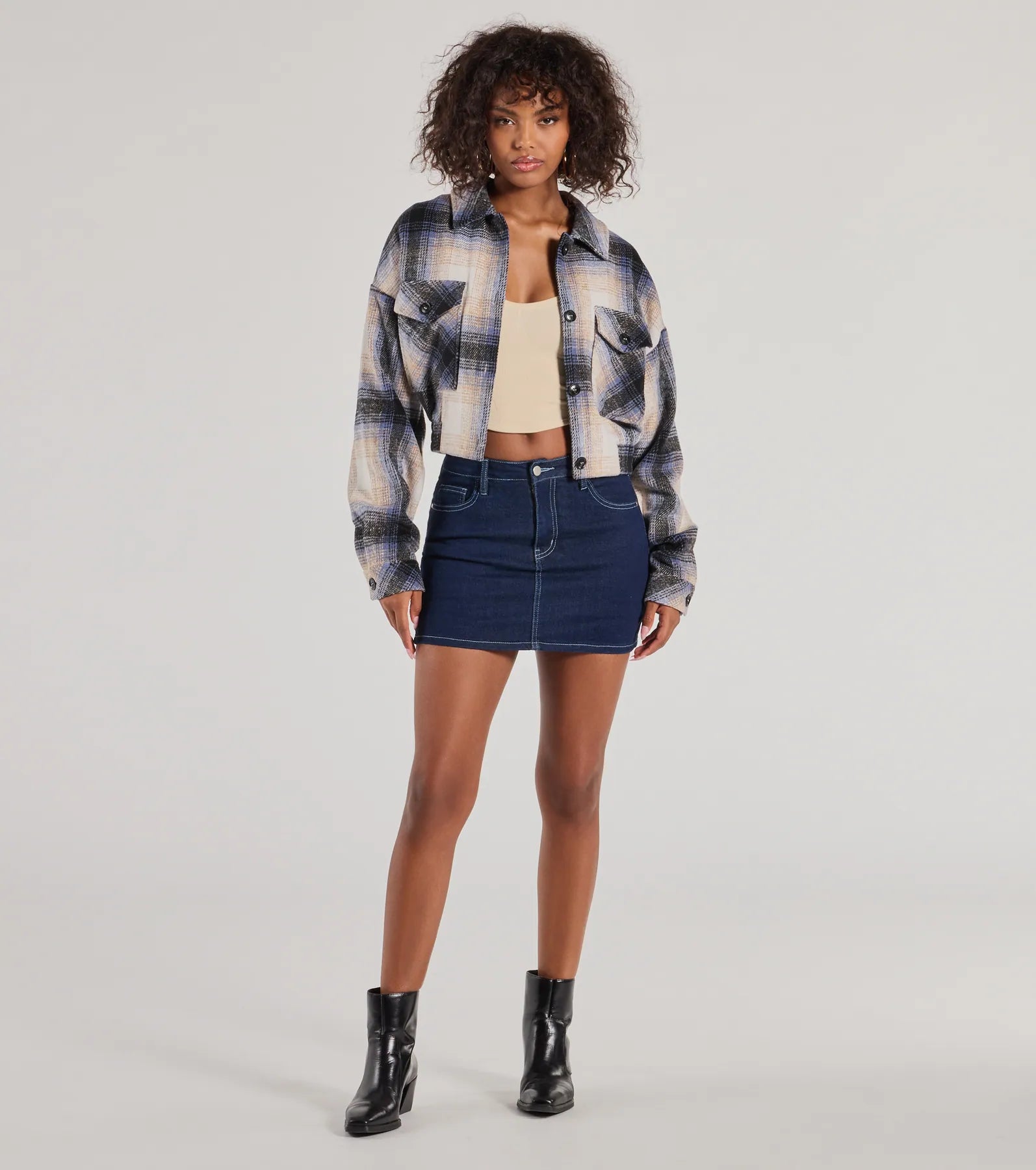 Casually Cozy Plaid Woven Cropped Shacket - Image 3
