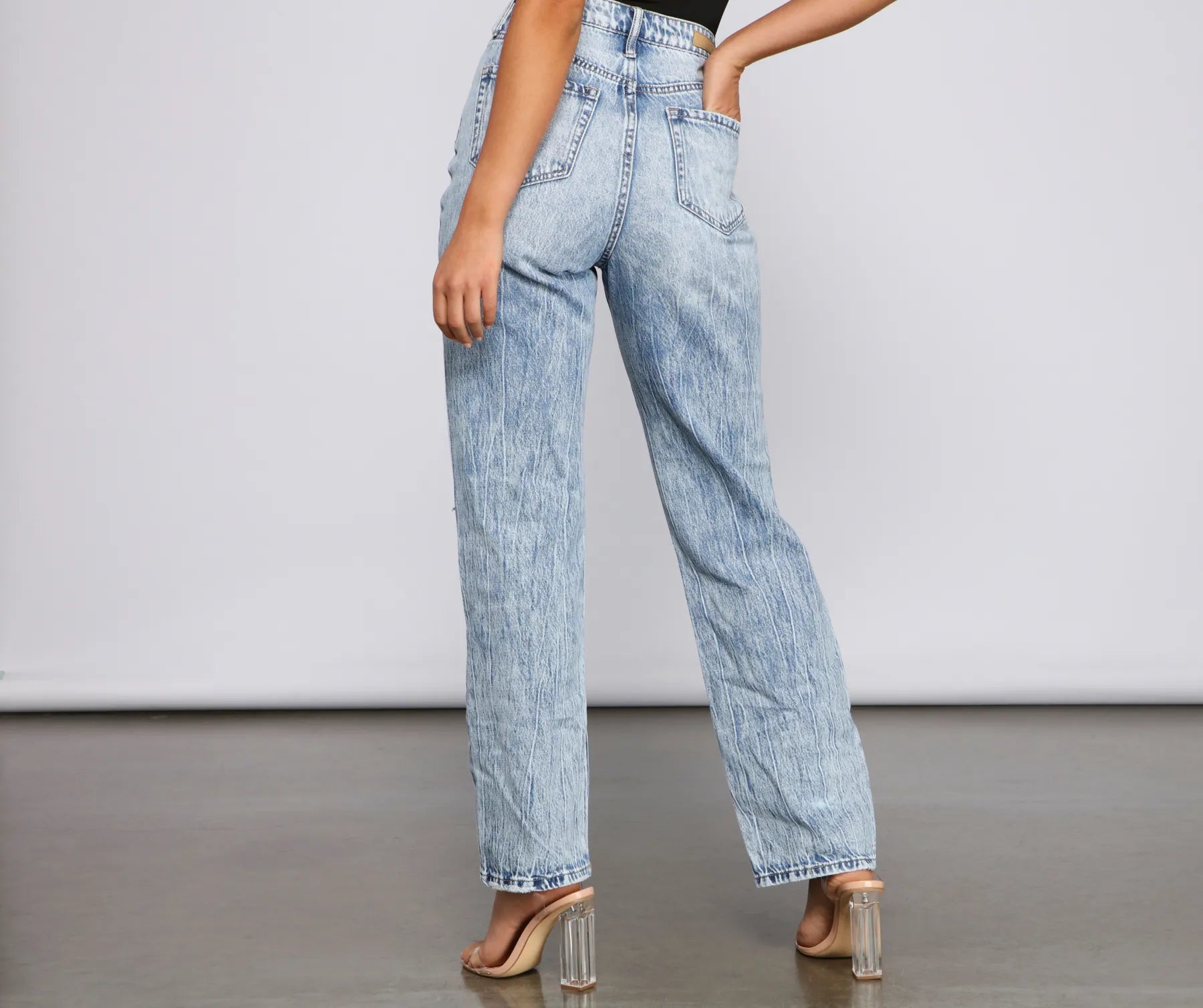 Effortless And Edgy Boyfriend Jeans - Image 6