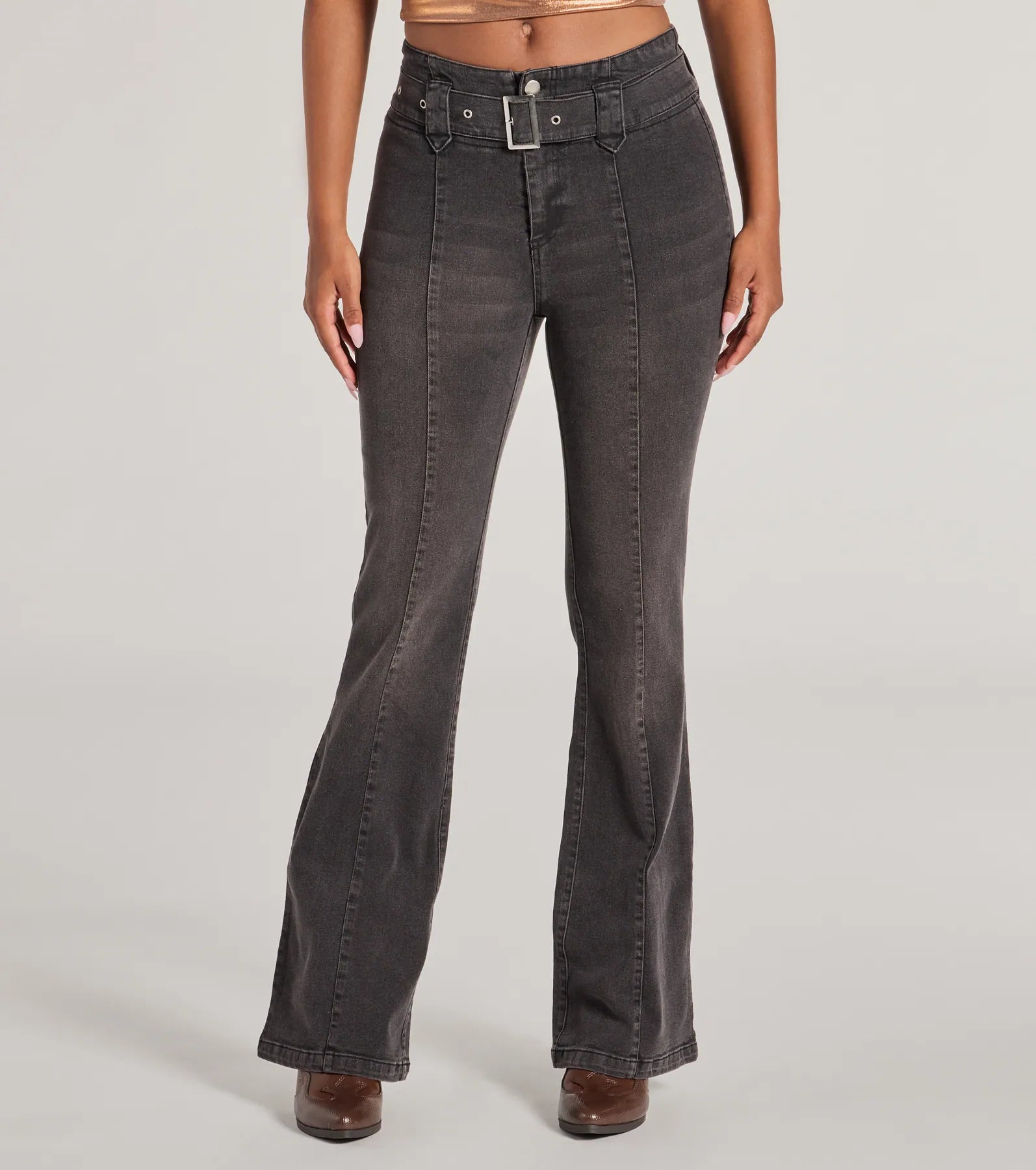 Cool-Girl Era Belted Flare-Leg Jeans - Image 4