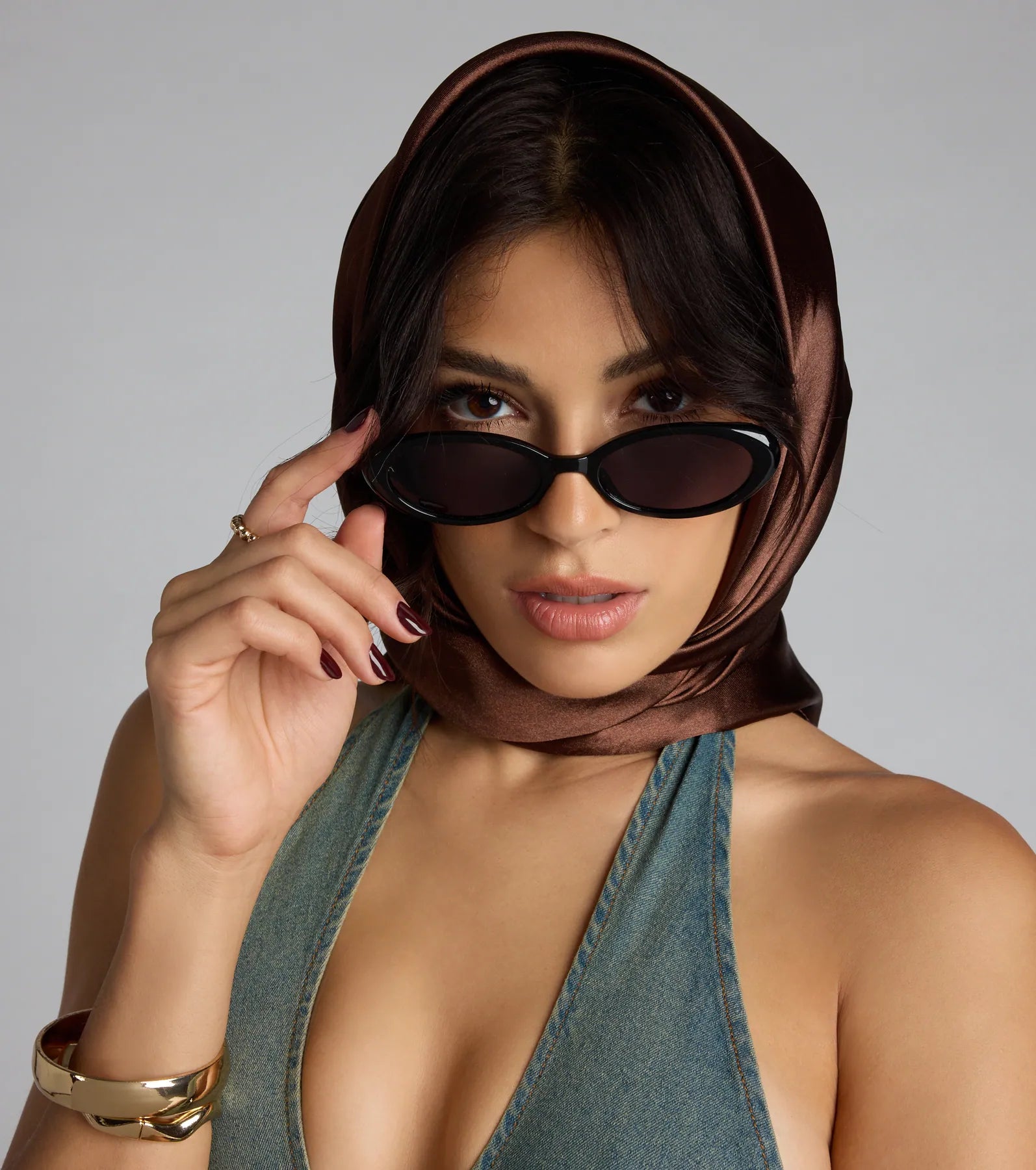 Instant Chic Small Oval Sunglasses - Image 3