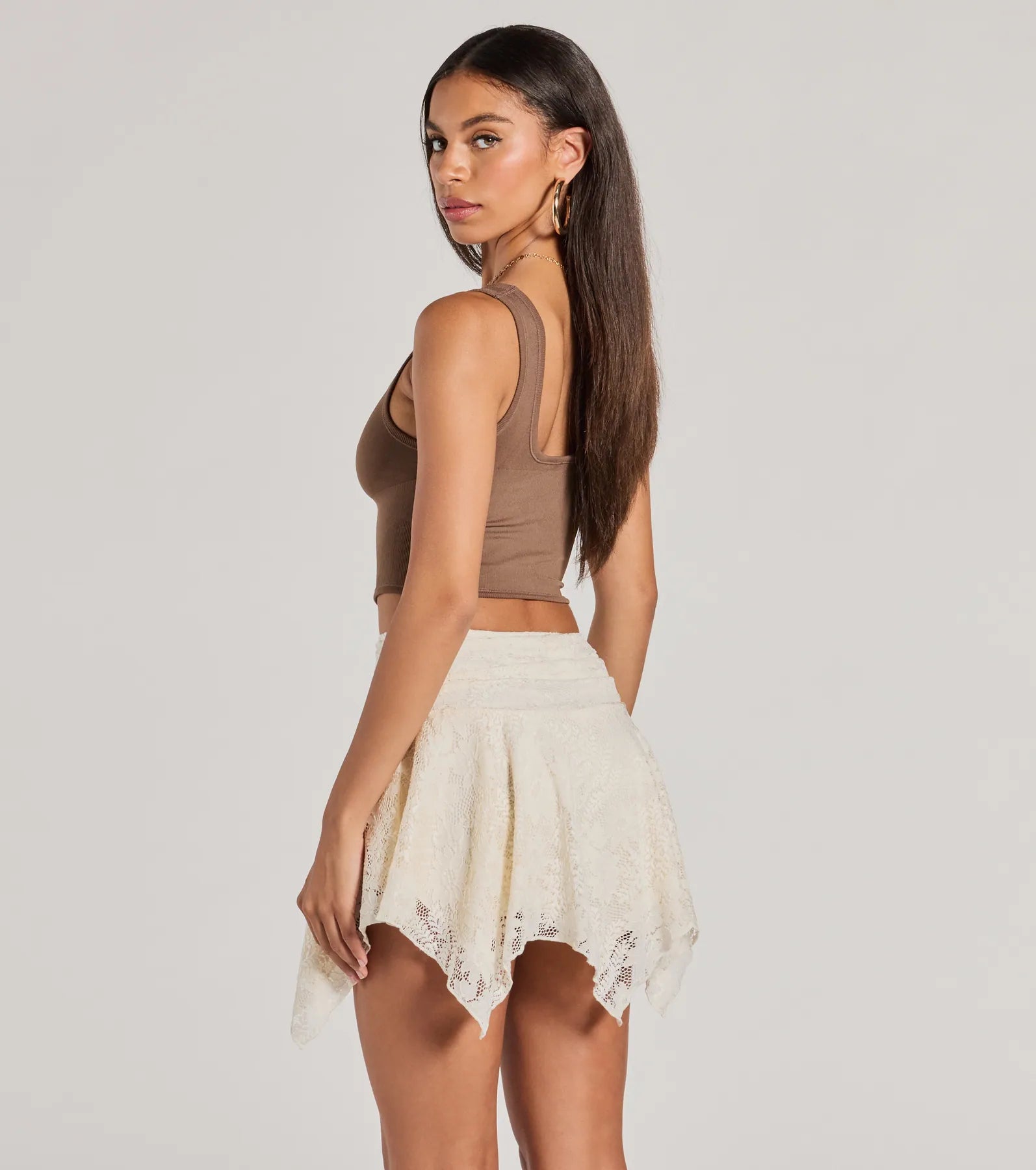 Adorable Basic Scoop Neck Seamless Crop Top - Image 2
