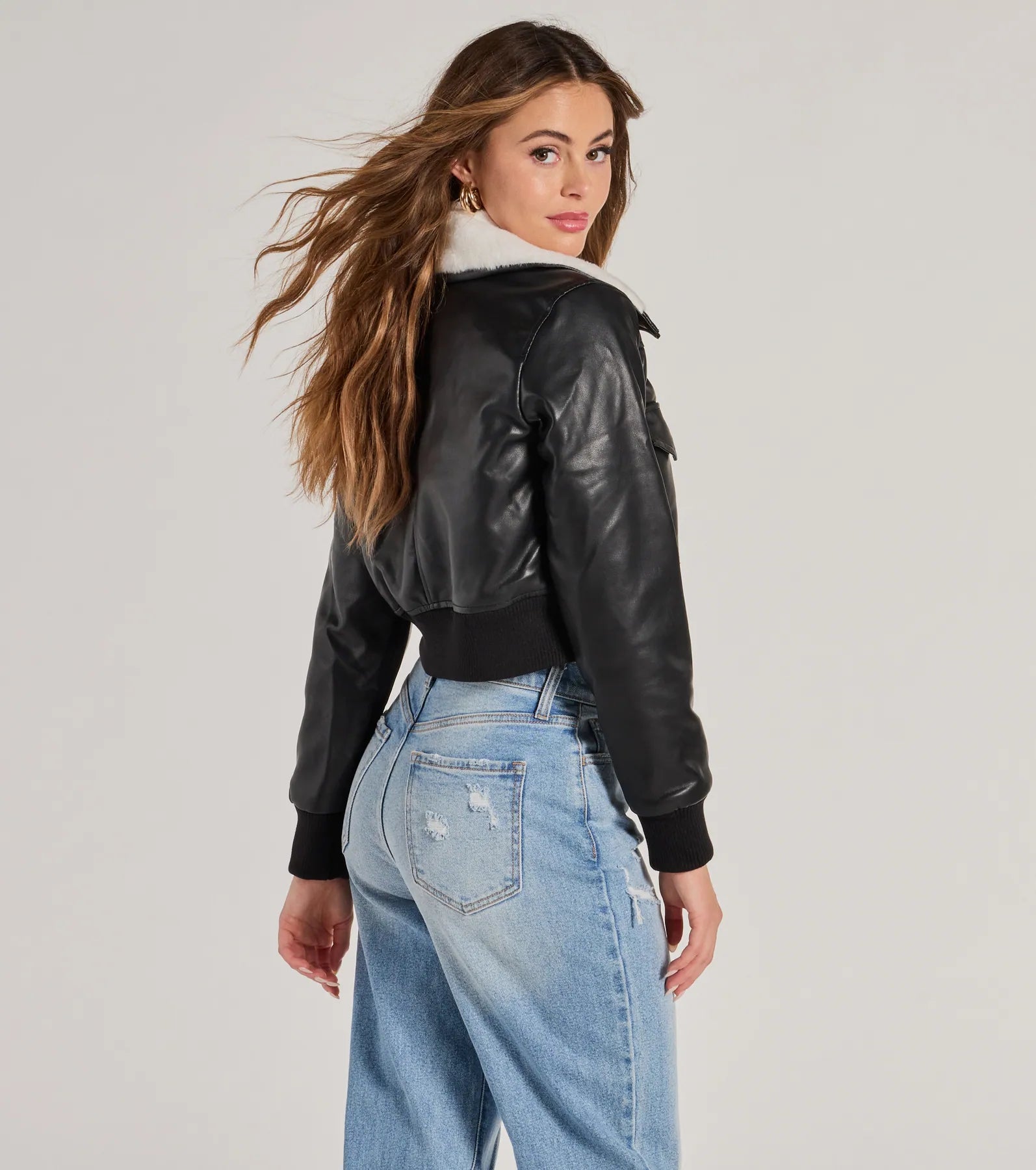 Chic Sherpa Collared Faux Leather Bomber Jacket - Image 2