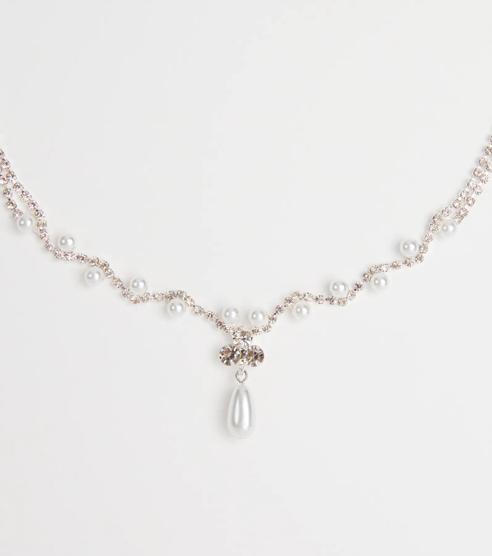 Chic Elegance Rhinestone And Pearl Necklace - Image 5