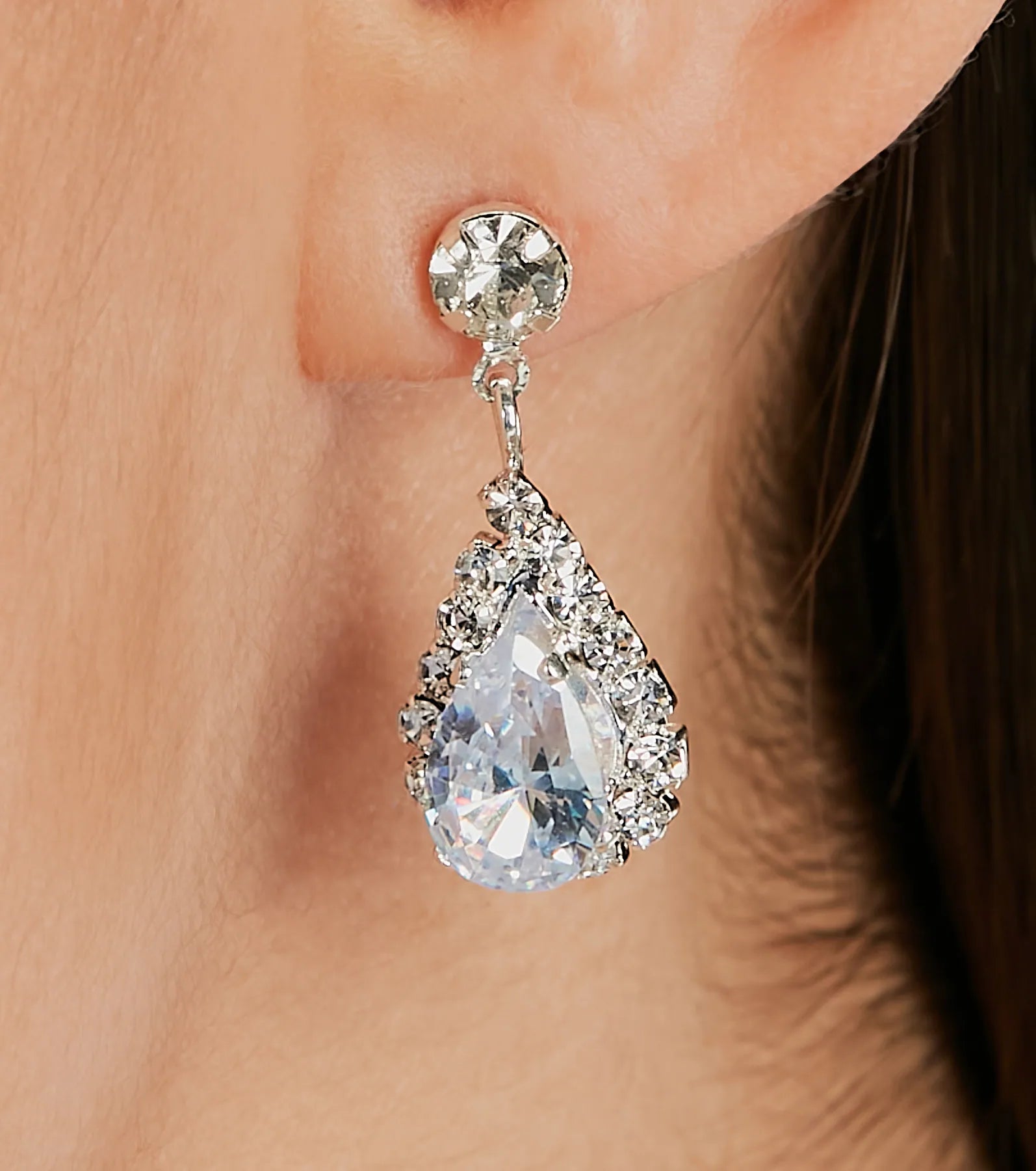 Elegantly Chic Rhinestone Necklace And Earrings Set - Image 2
