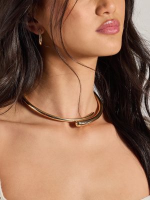 Chic And Sleek Metal Choker Necklace