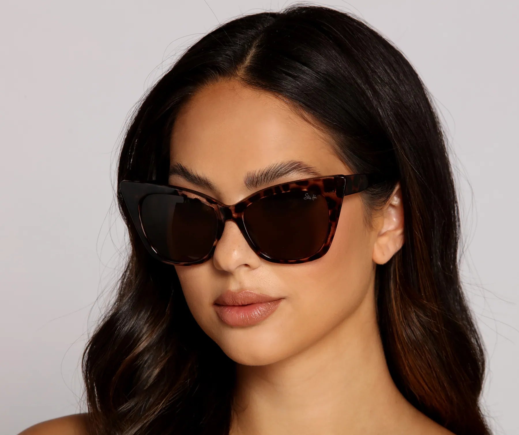 Sleek Style Cat-Eye Sunglasses - Image 4