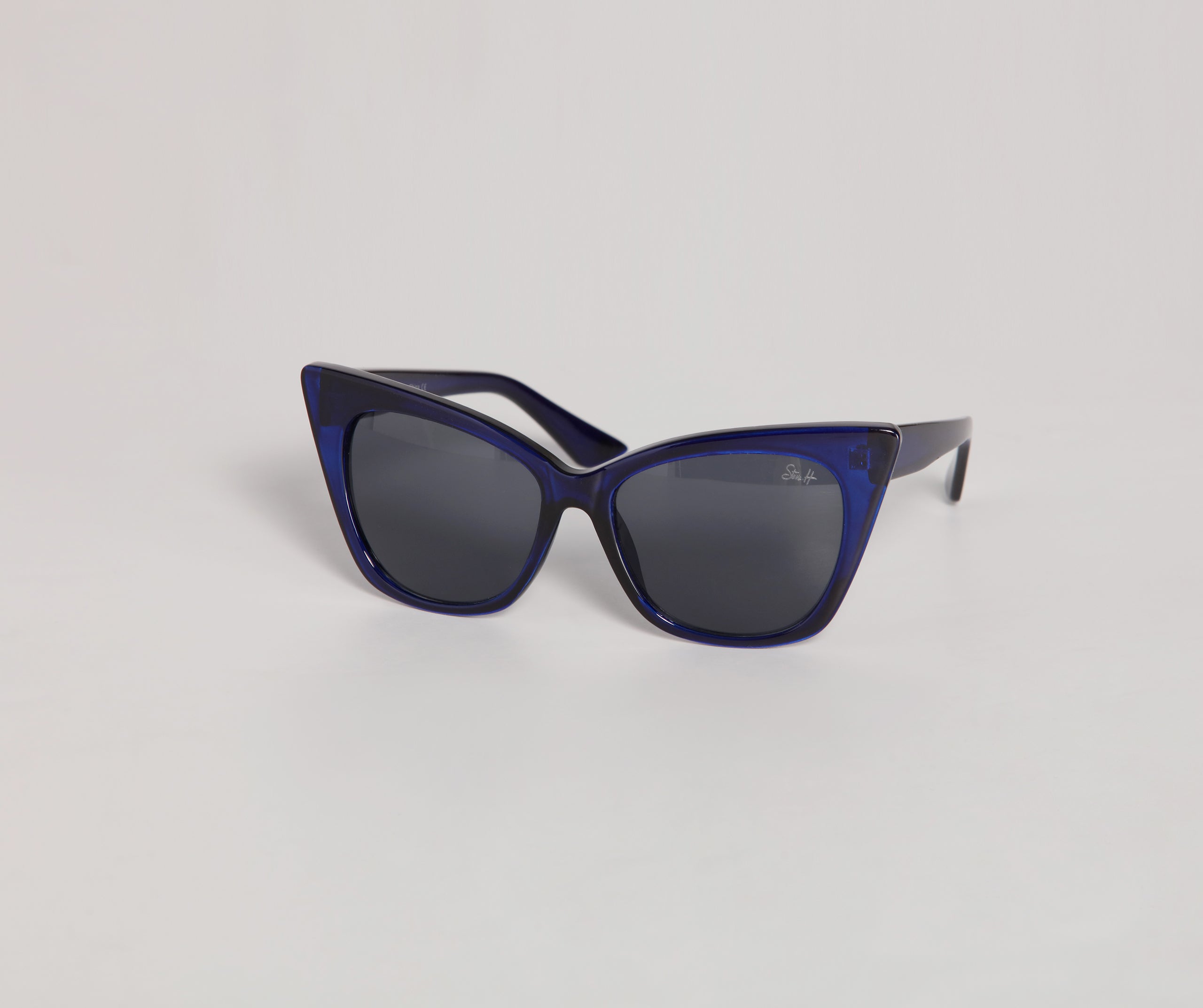 Sleek Style Cat-Eye Sunglasses - Image 3