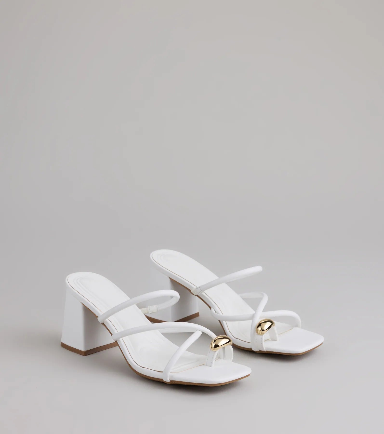 Walking Pretty Toe Ring Heels - Image 5
